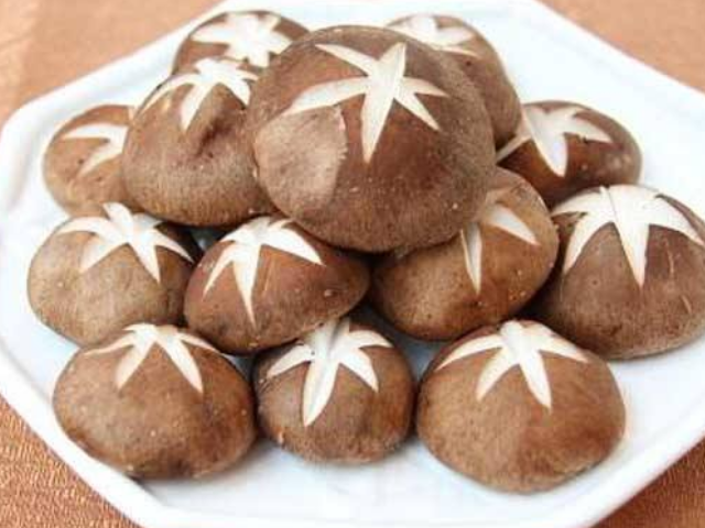 肚子大的像怀孕?女人平时尽量多吃这4物,或助