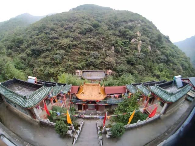 秦嶺終南山被稱為佛道兩教的神仙山,這裡寺廟道觀眾多,而金仙觀也被稱