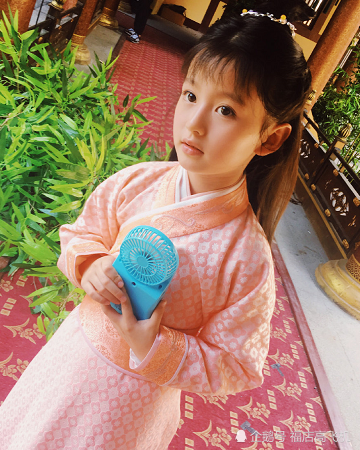 还记得《芸汐传》小芸汐吗?换上"小魔仙"造型后,坐等她长大