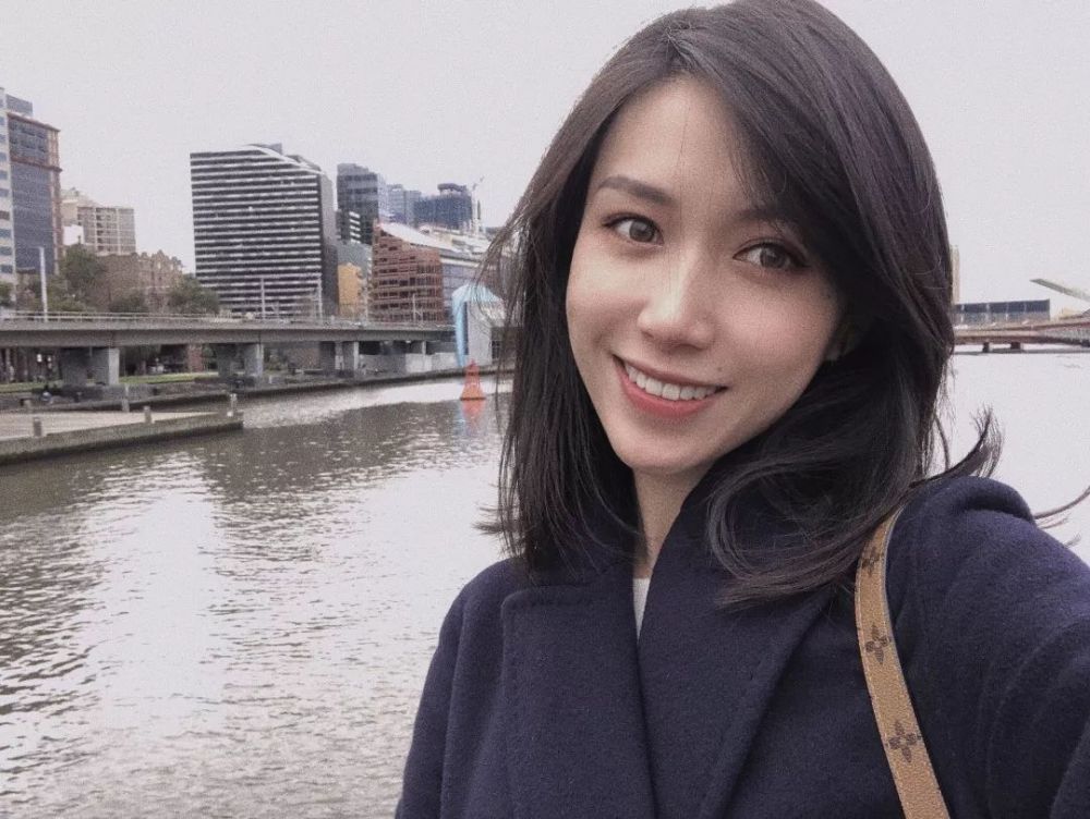 王怡萱 陕西师范大学锦园小学语文老师 向上滑动阅览 《竹节气魄,中国