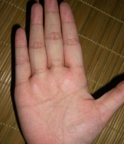 女性手纹多且杂乱代表什么