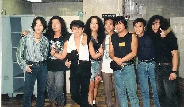 窦唯|窦唯 51 岁了：没死，没疯，没成仙