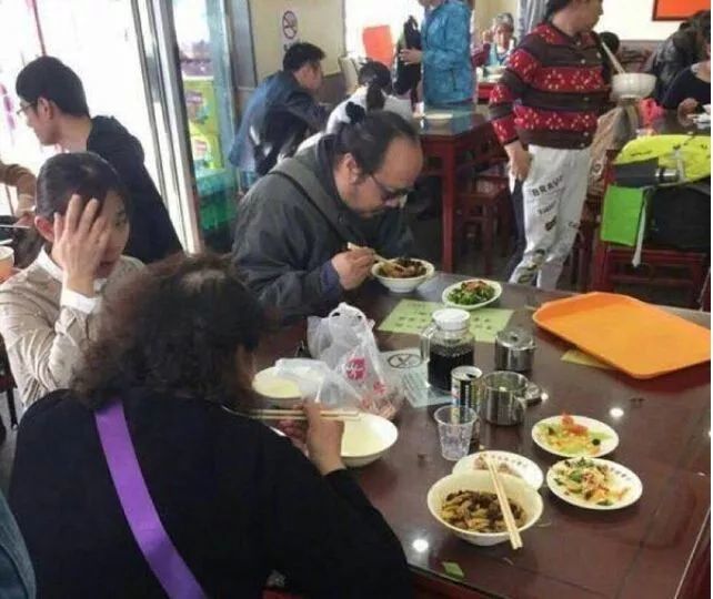 窦唯|窦唯 51 岁了：没死，没疯，没成仙