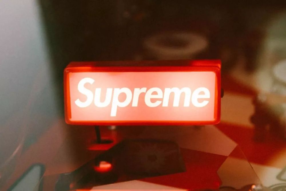 王源、吴亦凡都抢?Supreme史上最强Top 50配件有哪些_腾讯新闻 王源、吴亦凡都抢?Supreme史上最强Top 50配件有哪些_腾讯新闻