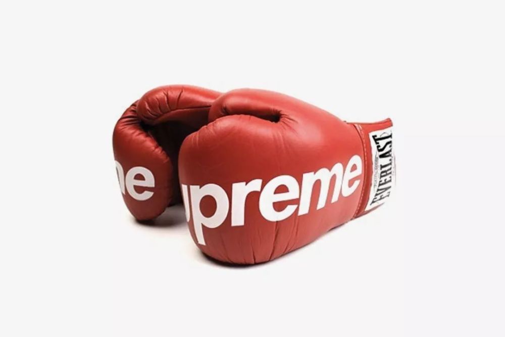 王源、吴亦凡都抢?Supreme史上最强Top 50配件有哪些_腾讯新闻 王源、吴亦凡都抢?Supreme史上最强Top 50配件有哪些_腾讯新闻