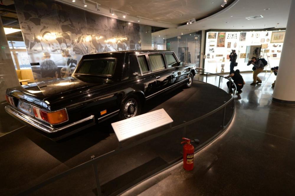 5吨,动用当年最坚固合金,防弹玻璃厚8.5厘米