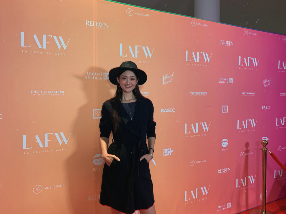李孟亮相洛杉矶时装周,秀台气场强大吸睛