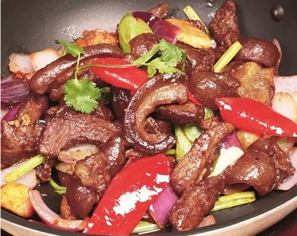 家常菜:带皮黄牛肉,香辣水煮鱼片,牛肉土豆青椒,小炒腊肉