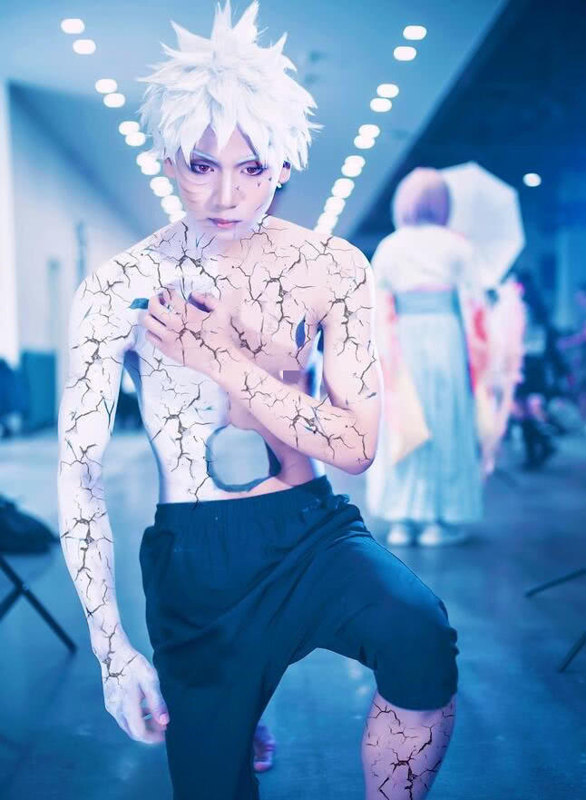 小哥哥cos宇智波带土,"濒死"状态感染众人,网友:做不到