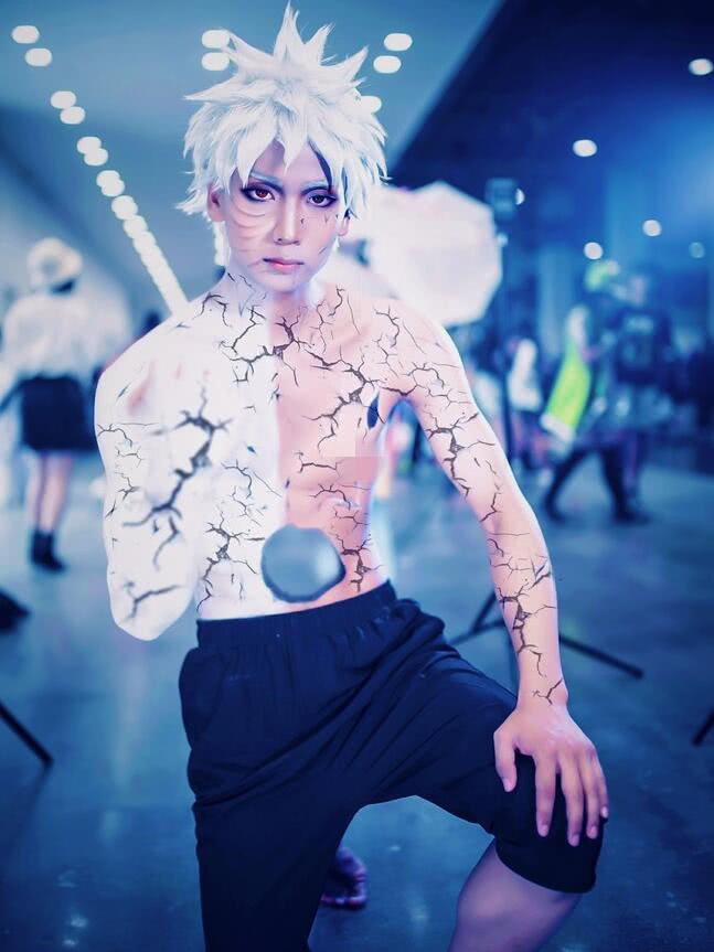 小哥哥cos宇智波带土,"濒死"状态感染众人,网友:做不到