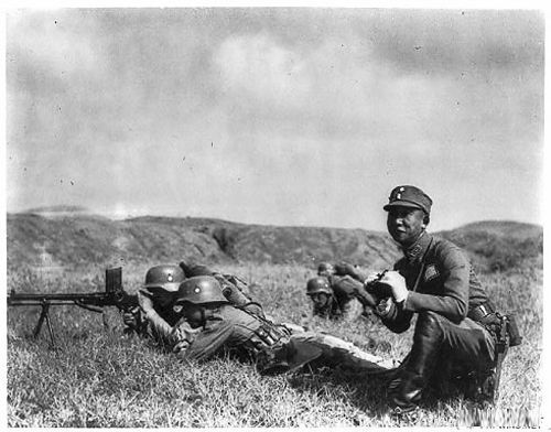 1944年,一位国军师长陷入绝境,抚琴一曲后壮烈牺牲,此人是谁?