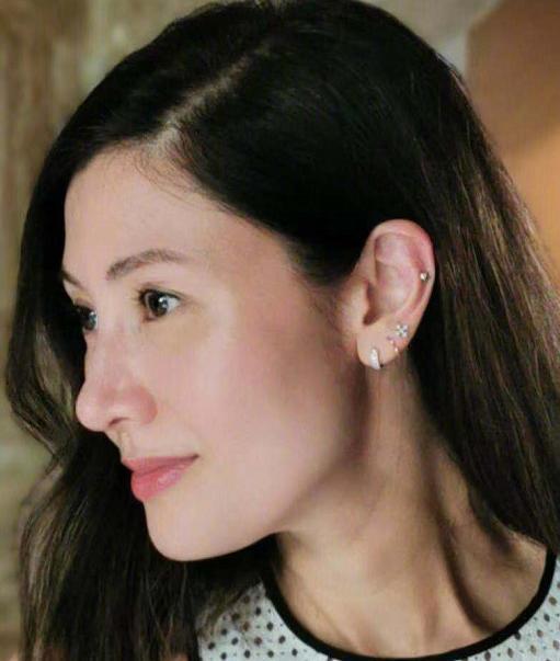 李嘉欣|不敢认！50岁李嘉欣凌晨晒照显老态，戴发卡扮少女脸部却十分僵硬