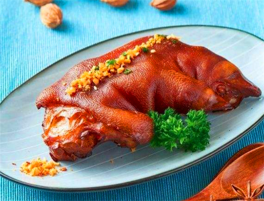 猪肉吃不起，我能吃得起猪蹄吗?来一道香炸猪蹄吧，味道好极了!