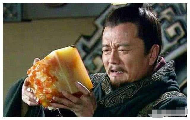 《三国演义》袁术称帝后,文臣谋士有哪几个?谁