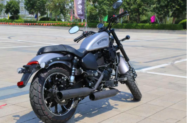 兼具代步与摩旅的"国产哈雷",249ccv型双缸,售2.1万