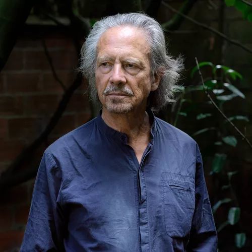 汉德克的剧作《骂观众》发表后,他开始受到关注,并于1973年获毕希纳奖