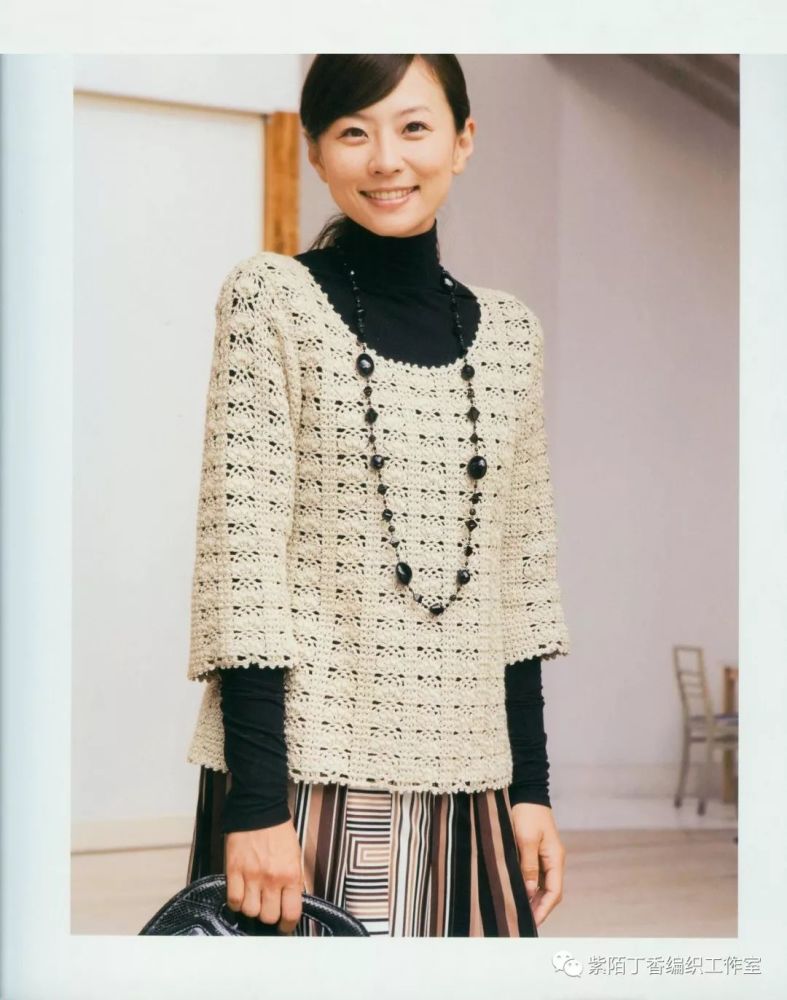 两款应季的钩针毛衣,优雅大方的圆领套头款式