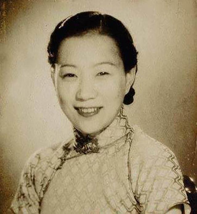 盛佩玉是盛宣怀的孙女,他的爷爷盛宣怀是民国时期上海有名的大户人家