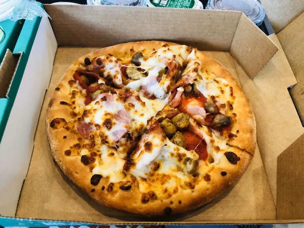 一个人懒得做饭 花了84元 吃了2张披萨1份零食1碗汤 太能吃 腾讯新闻