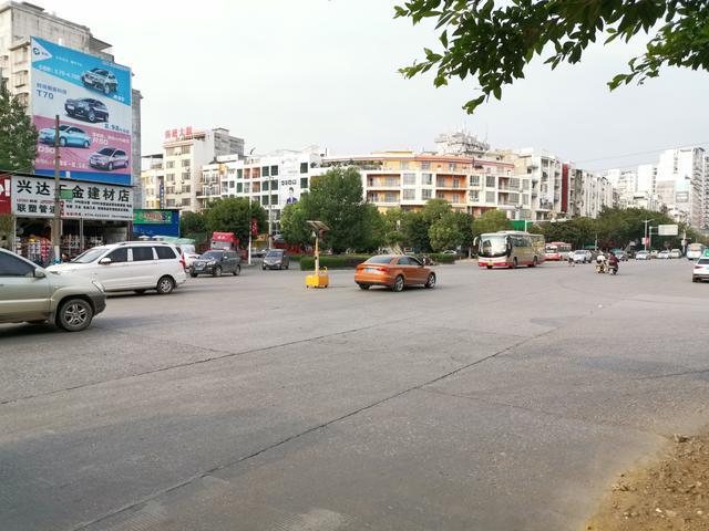 落葉飛舞,思念如潮,願餘生陪伴你度過風風雨雨,走過春夏秋冬