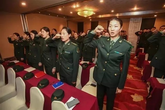 中国八一女排军运会首战告捷!