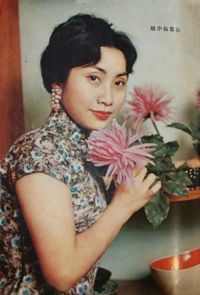 白雪仙获教大颁授荣誉博士学位