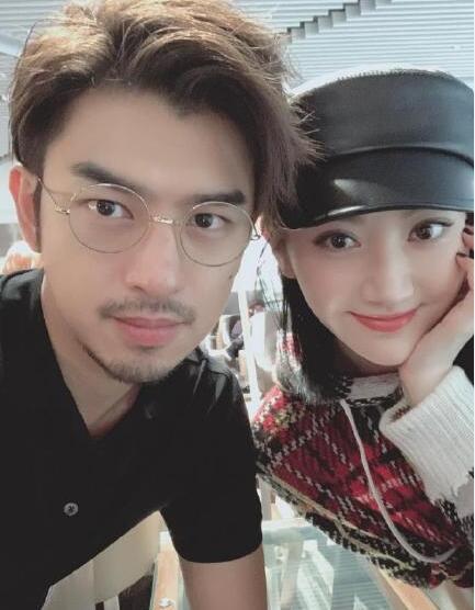36岁陈柏霖新恋情曝光携绯闻女友与父母吃饭后一起甜蜜回家