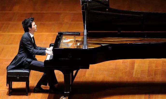 再牛x的肖邦也弹不出钢琴手心底的悲伤