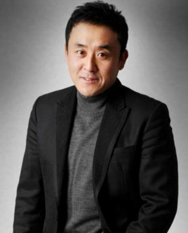 是老牛吃嫩草还是真爱?某著名男演员与小15岁恋人结婚