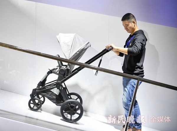 19中国婴童展 聪明 的睡袋 聪明 婴儿车 腾讯新闻