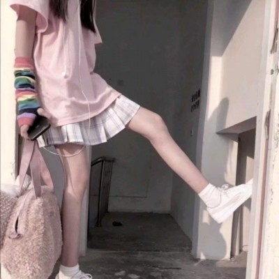 女生经常"抖腿"可以瘦腿吗?看完这"3危害"后,网友:怕了怕了