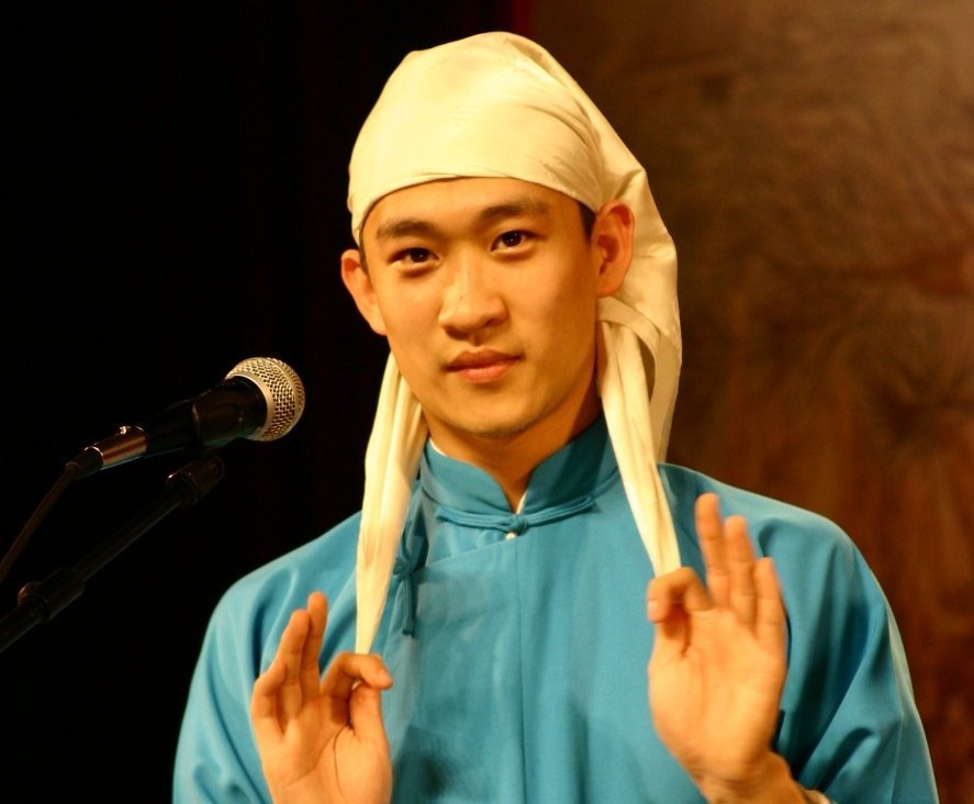 曹云金晒德云社演出旧照,疑似向郭德纲低头,四个字耐人寻味!