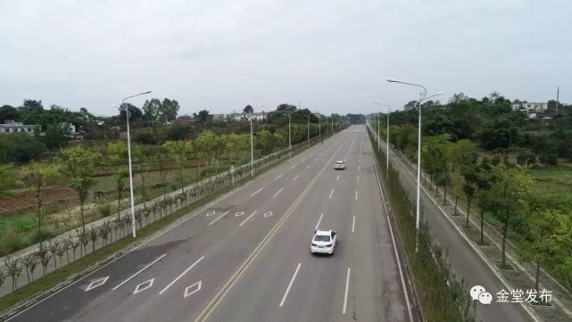 县城外环线北起唐巴路,向东经金堂大道,向南至盘龙寺大桥跨沱江后顺接