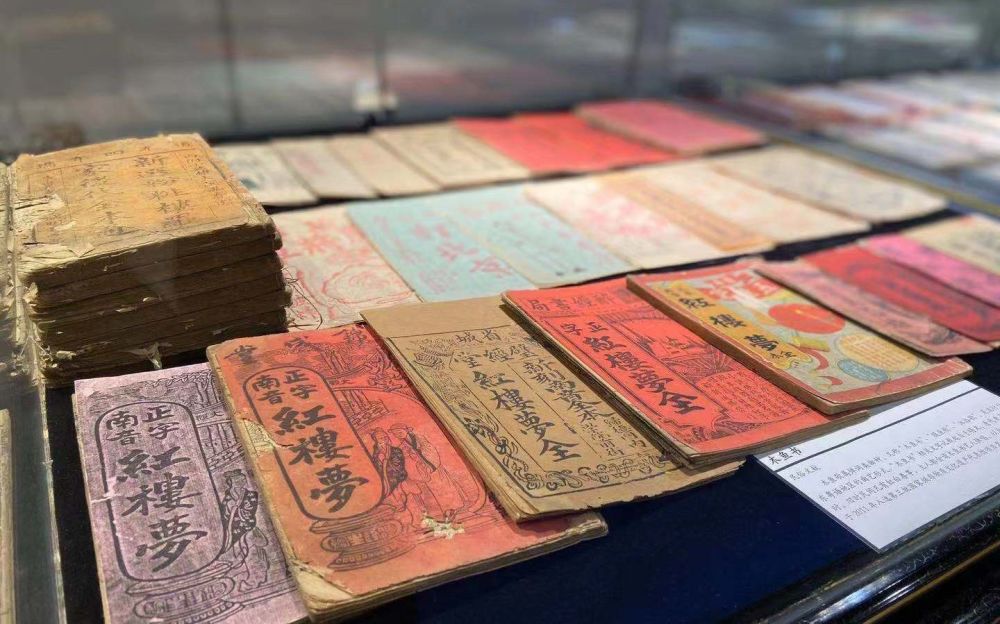 北京潘家园首次举办古旧书博览会,汇聚古籍旧书近万种