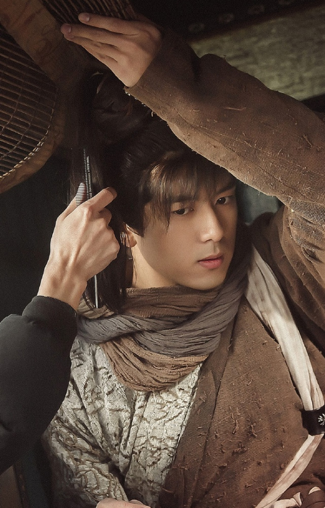 李现古装挑大梁造型毁颜值?