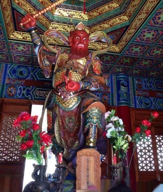 王灵官是我们在每个宫观都会看到的一位神仙,一般被塑造为一个红脸