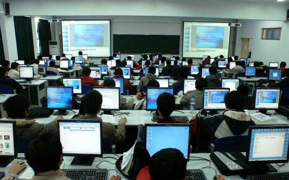 去了解,实际上工科类专业中有些专业至少大部分的学生都还是很适合的