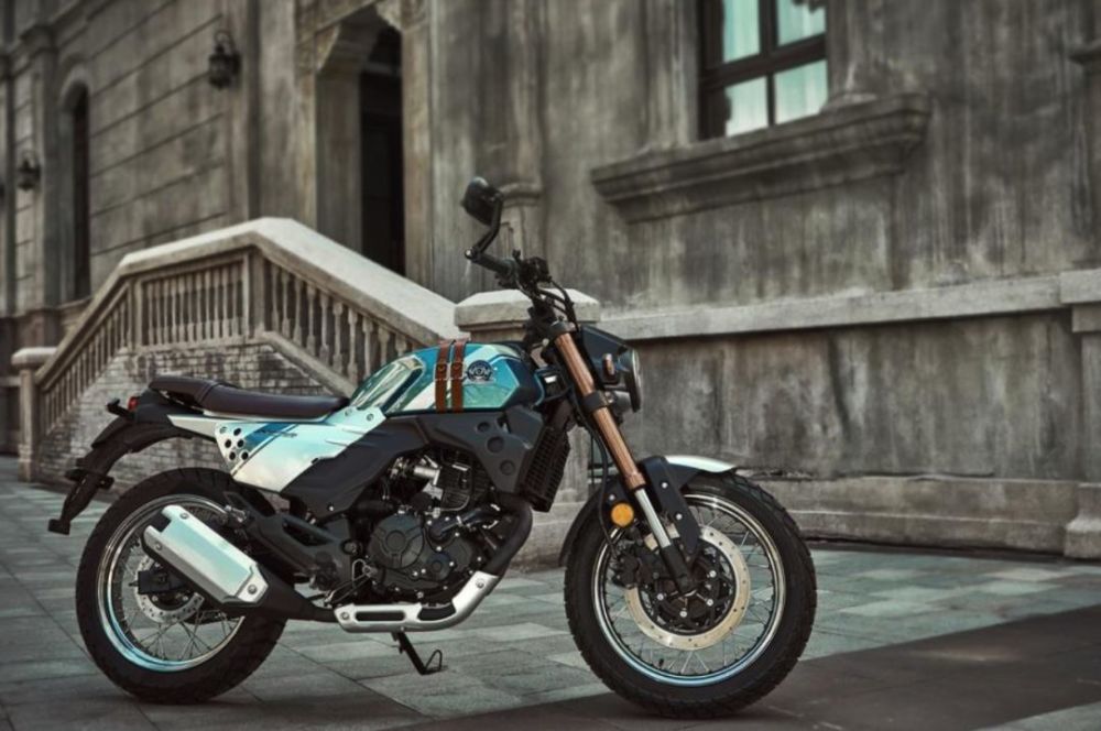 售12680元,力帆发布全新板花的200cc水冷复古kpm200