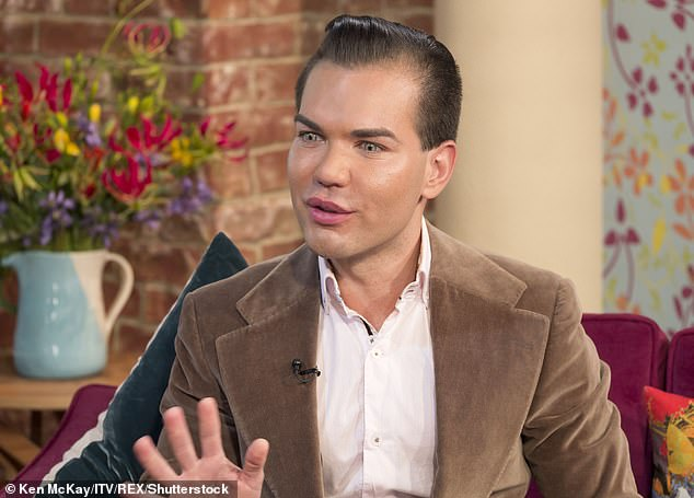 巴西整容狂人为减肥在胃里装气囊脸部变形严重网友称不忍直视