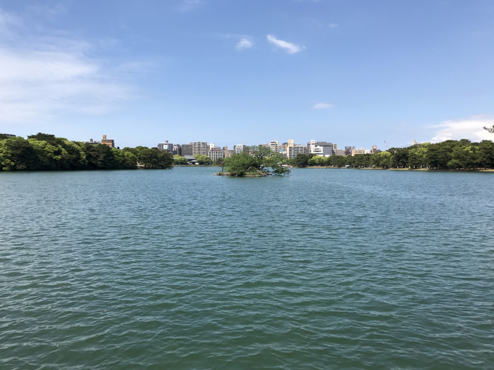 最后一页 大濠公园内湖 大濠公园是一座位于日本福冈县福冈市中央区的