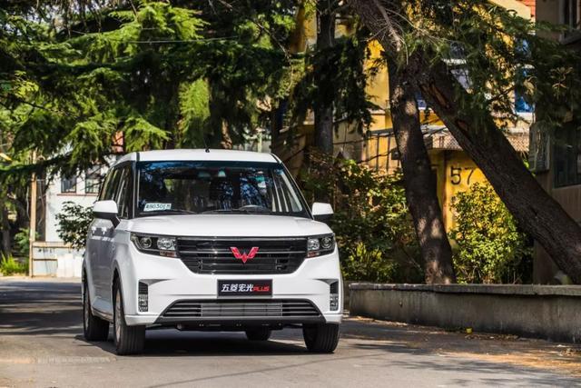 658万起中国神车五菱宏光plus版上市