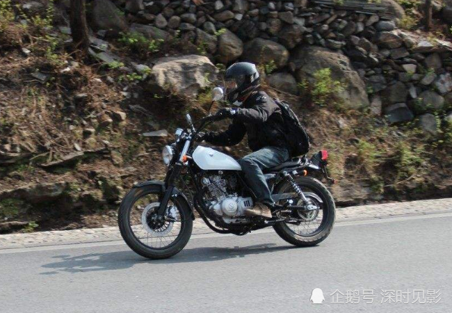 铃木旗下摩友口碑最高的一款街车 250cc动力售价2 6万 适合改装 腾讯新闻