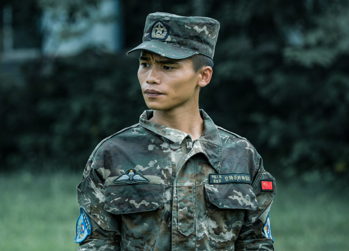 他是真正的特种兵,还是吴京所在特训班的班长,后被吴京邀请去拍戏