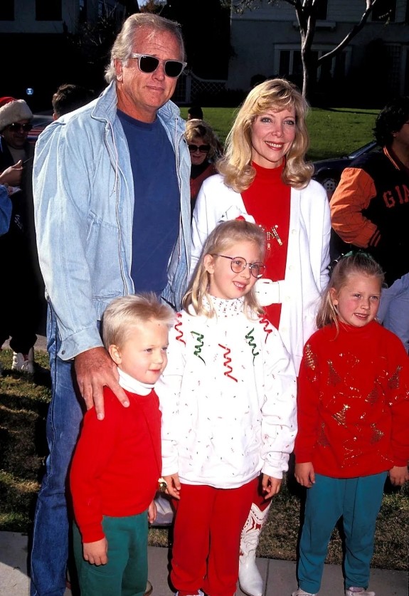 美国81岁男星遭遇家庭惨剧:妻子被儿子杀死 儿子被警方击毙