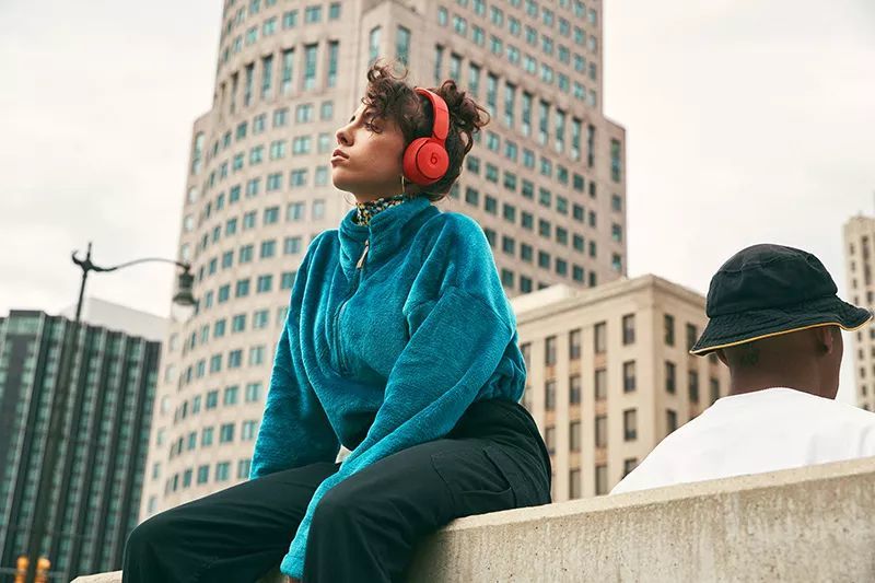 主动降噪加上长续航,beats 发布新款耳机 solo pro