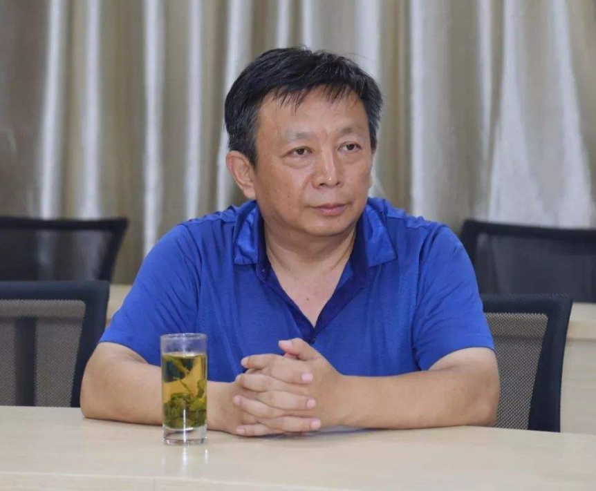 重点高中校长与教育局局长，同样都是一把手，谁更有"实权"？_腾讯新闻