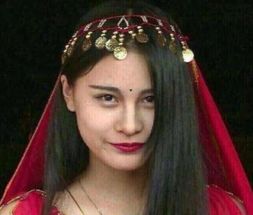 变形计:她16岁浓妆艳抹,被称"夜店舞媚娘",如今卸掉浓妆美到犯规!