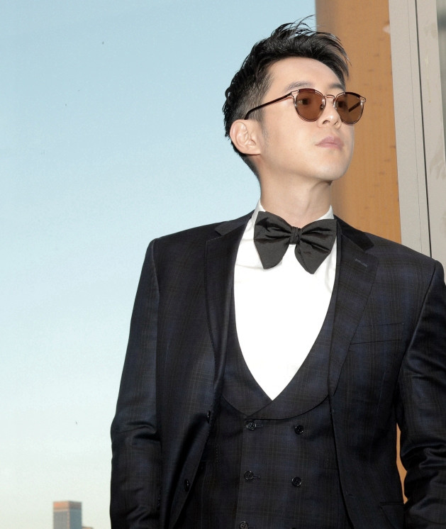 陈正飞曝暖冬大片,俊朗不凡尽显前卫格调