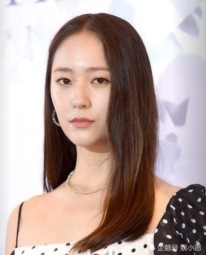 exo金钟仁雪莉出殡当日面带笑意,衣着鲜艳与吴世勋对比鲜明!