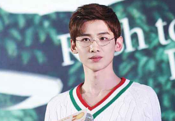 怪不得白敬亭一直是三七分学鹿晗梳起大背头后全网沦陷了